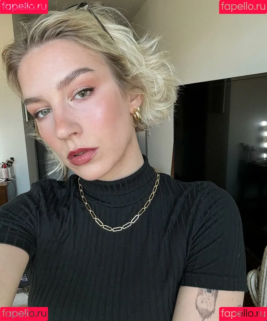 Courtney Miller / co_mill / pikagurlx / typicalvlogs Onlyfans Photo Gallery 