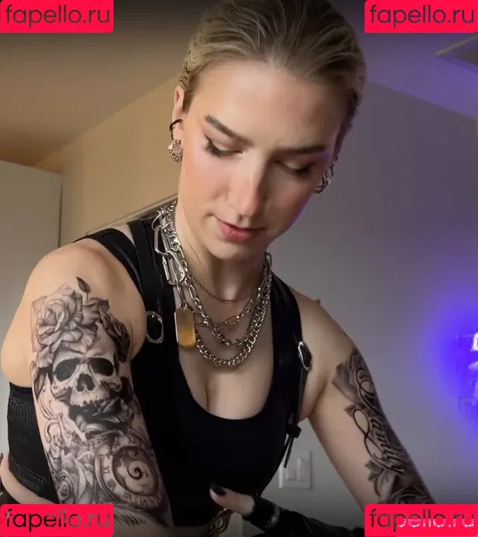 Courtney Miller / co_mill / pikagurlx / typicalvlogs Onlyfans Photo Gallery 
