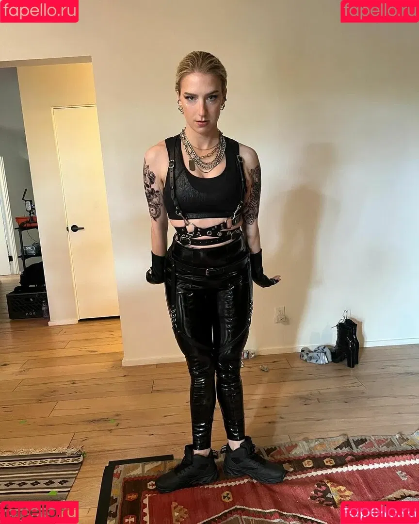 Courtney Miller / co_mill / pikagurlx / typicalvlogs Onlyfans Photo Gallery 