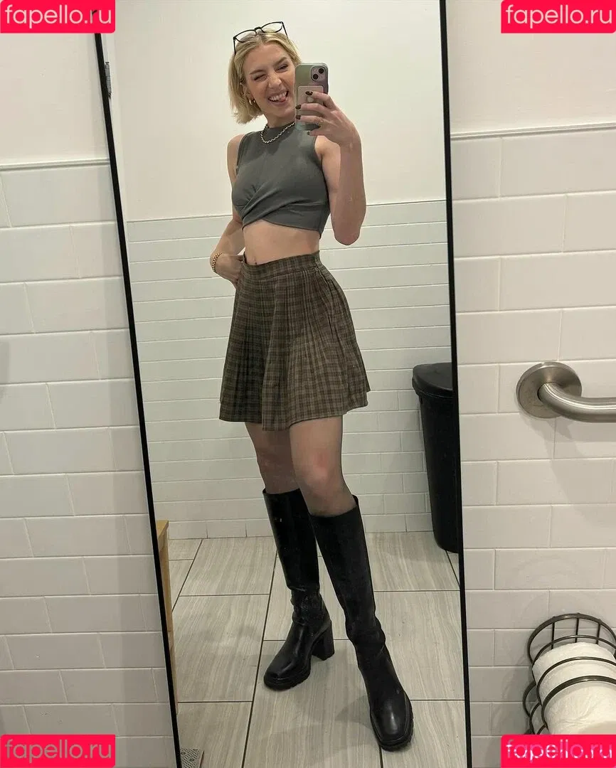 Courtney Miller / co_mill / pikagurlx / typicalvlogs Onlyfans Photo Gallery 