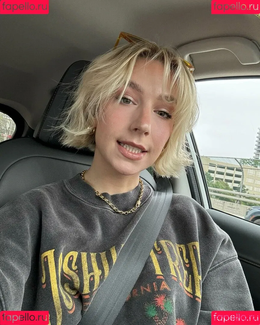 Courtney Miller / co_mill / pikagurlx / typicalvlogs Onlyfans Photo Gallery 