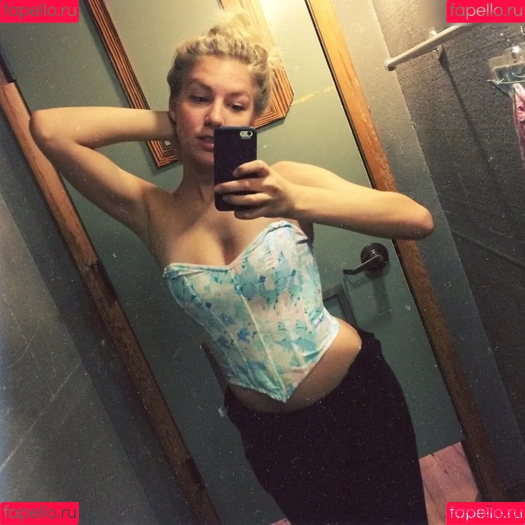 Courtney Miller / co_mill / pikagurlx / typicalvlogs Onlyfans Photo Gallery 