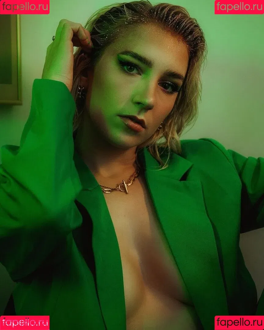 Courtney Miller / co_mill / pikagurlx / typicalvlogs Onlyfans Photo Gallery 