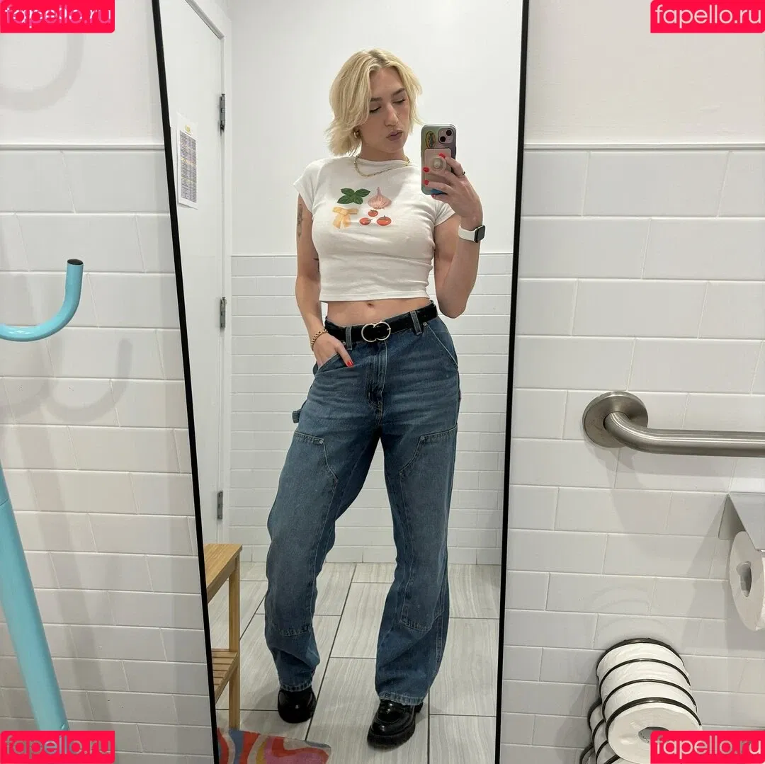 Courtney Miller / co_mill / pikagurlx / typicalvlogs Onlyfans Photo Gallery 