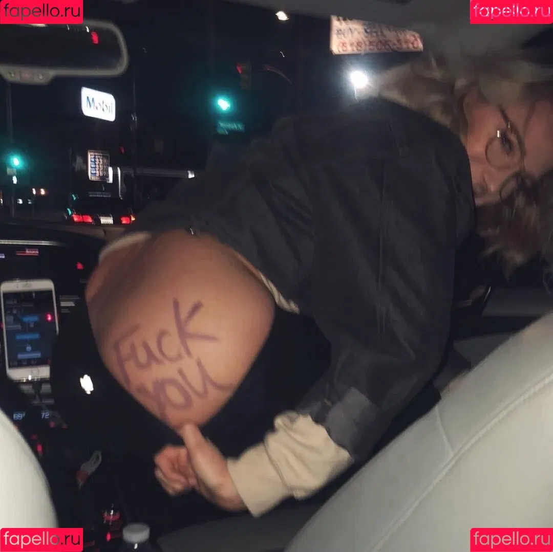 Courtney Miller / co_mill / pikagurlx / typicalvlogs Onlyfans Photo Gallery 