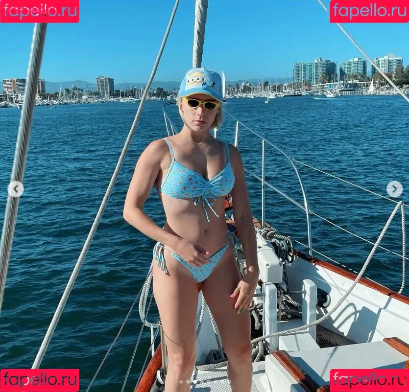 Courtney Miller / co_mill / pikagurlx / typicalvlogs Onlyfans Photo Gallery 