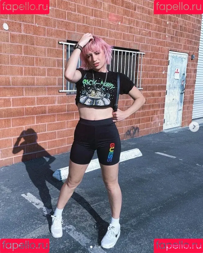 Courtney Miller / co_mill / pikagurlx / typicalvlogs Onlyfans Photo Gallery 