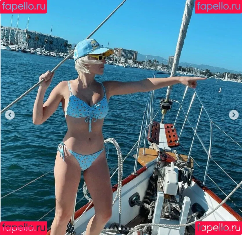 Courtney Miller / co_mill / pikagurlx / typicalvlogs Onlyfans Photo Gallery 