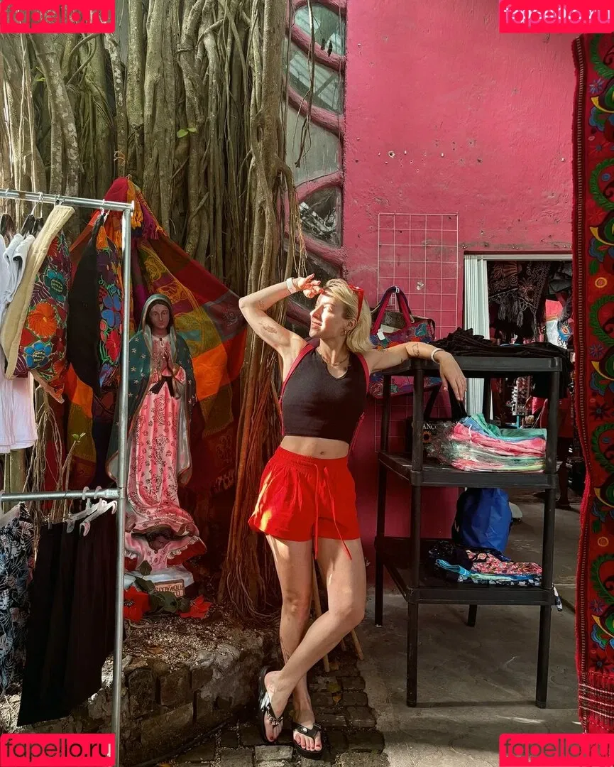 Courtney Miller / co_mill / pikagurlx / typicalvlogs Onlyfans Photo Gallery 