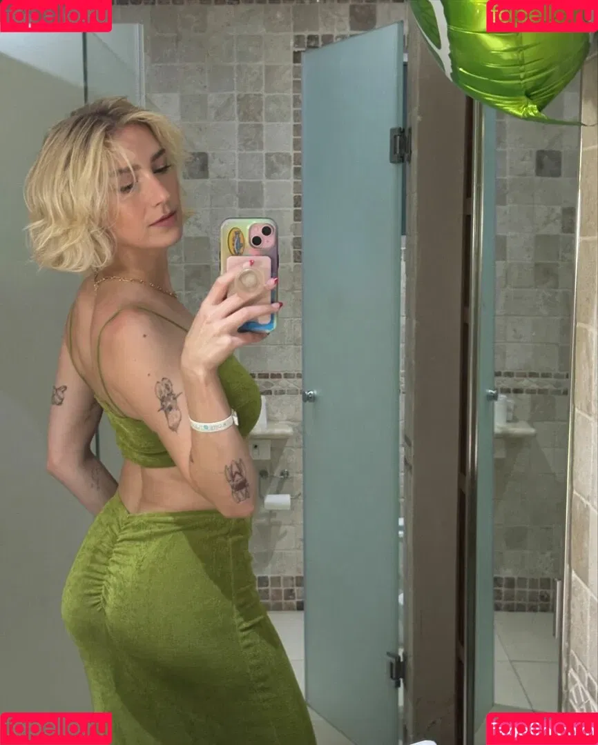 Courtney Miller / co_mill / pikagurlx / typicalvlogs Onlyfans Photo Gallery 