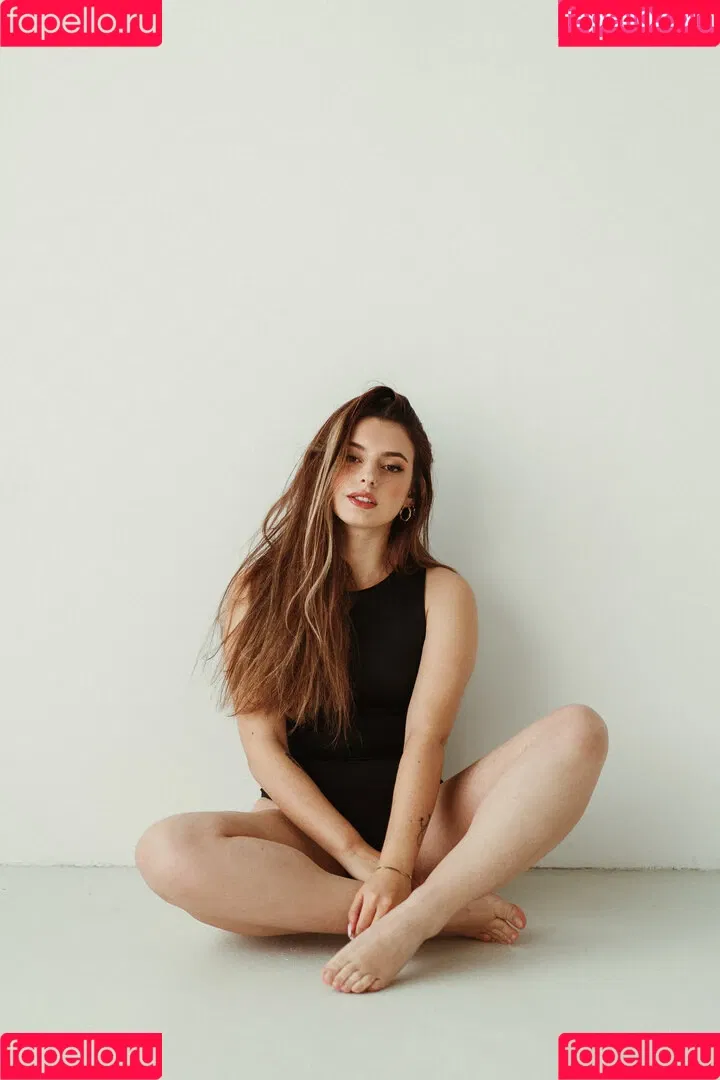 Courtney Miller / co_mill / pikagurlx / typicalvlogs Onlyfans Photo Gallery 