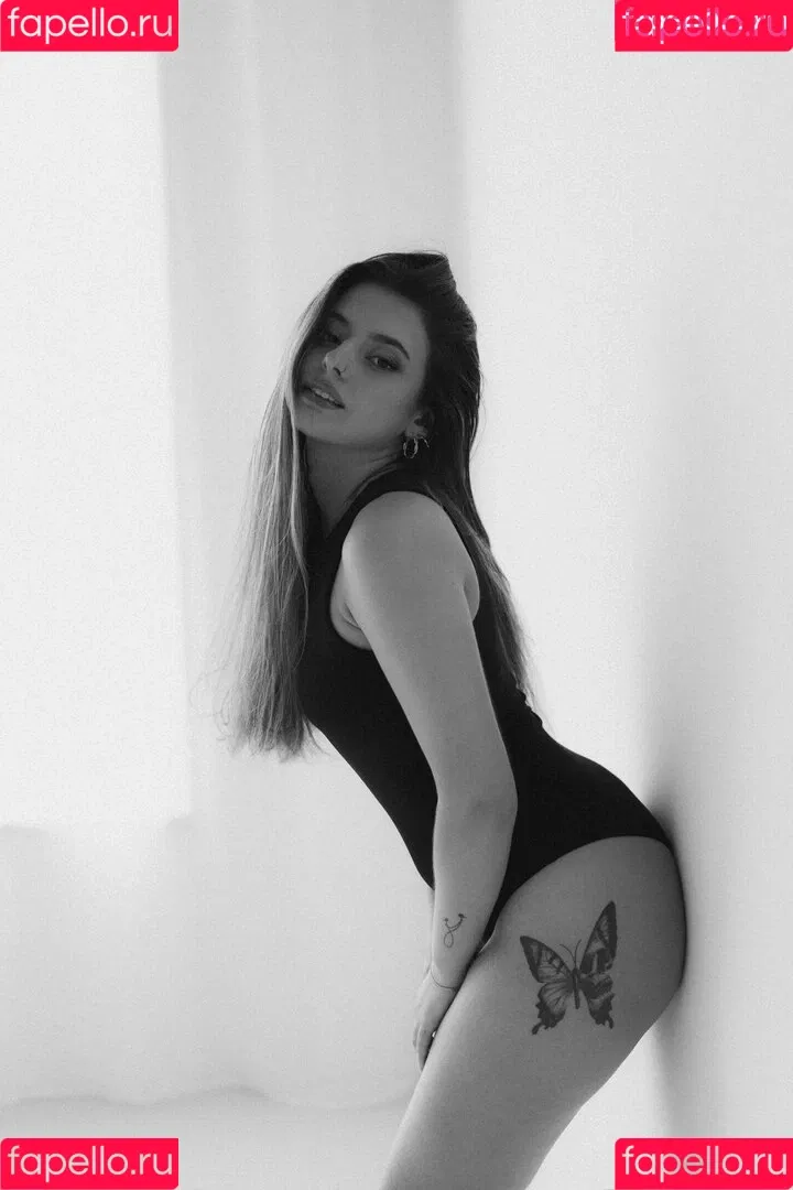 Courtney Miller / co_mill / pikagurlx / typicalvlogs Onlyfans Photo Gallery 