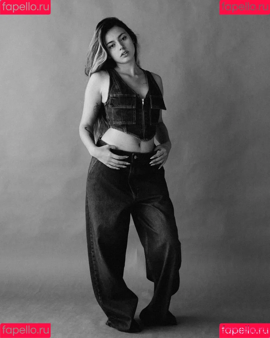 Courtney Miller / co_mill / pikagurlx / typicalvlogs Onlyfans Photo Gallery 