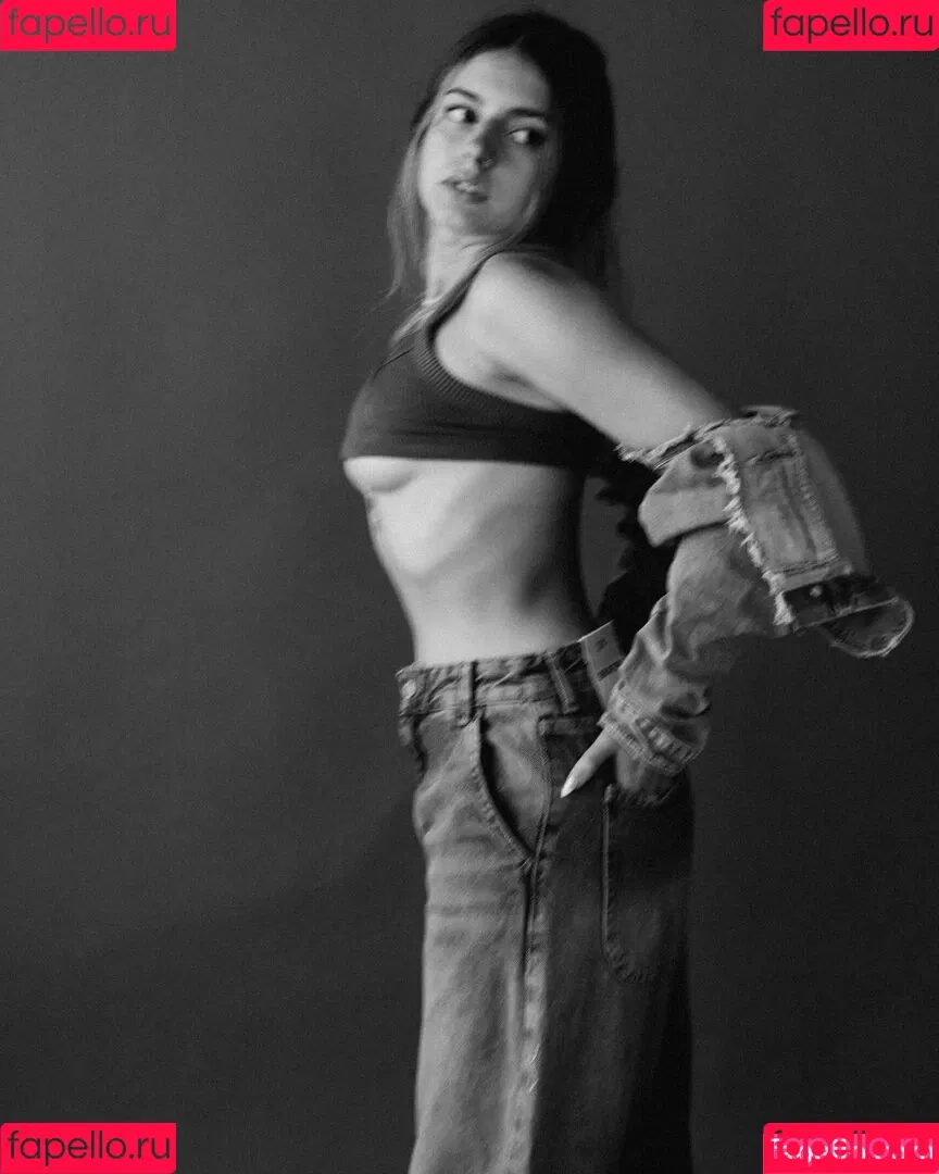 Courtney Miller / co_mill / pikagurlx / typicalvlogs Onlyfans Photo Gallery 