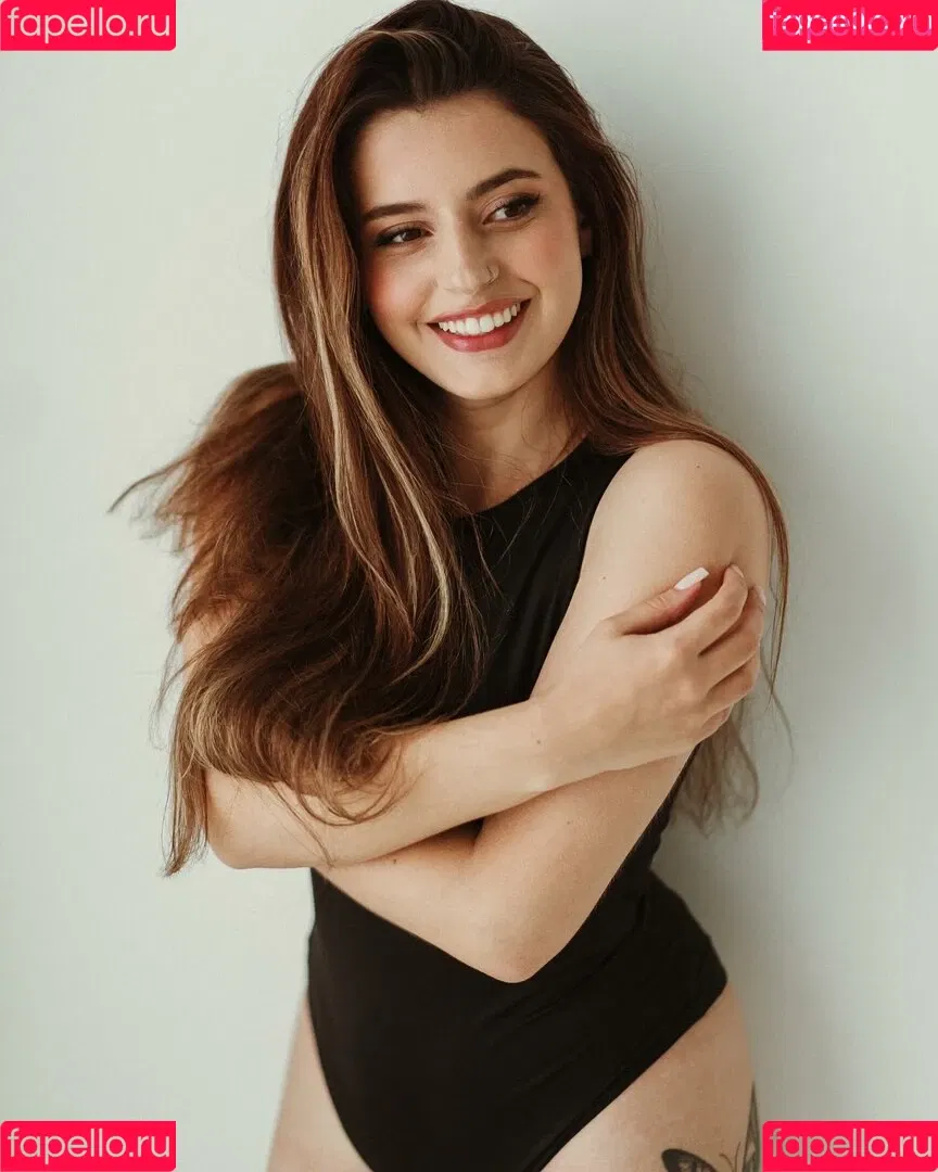 Courtney Miller / co_mill / pikagurlx / typicalvlogs Onlyfans Photo Gallery 