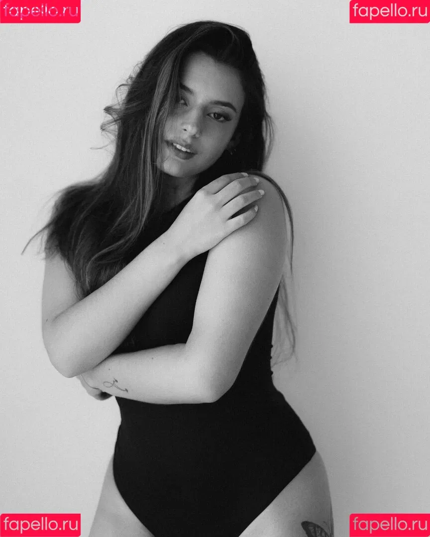 Courtney Miller / co_mill / pikagurlx / typicalvlogs Onlyfans Photo Gallery 