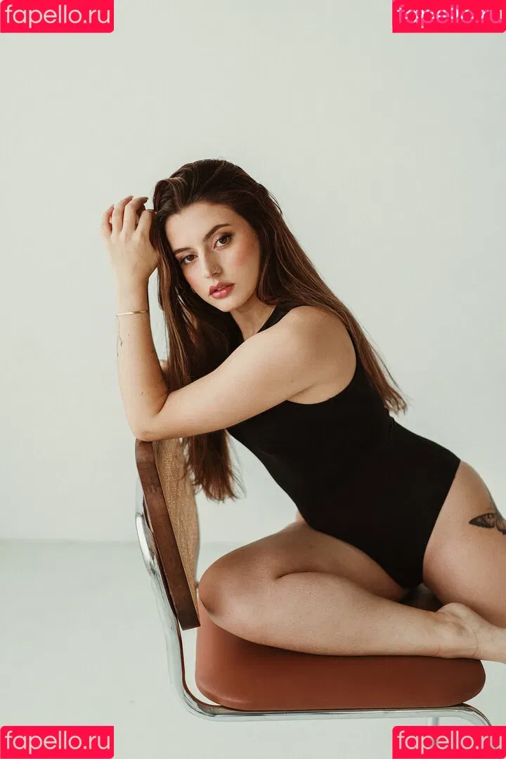 Courtney Miller / co_mill / pikagurlx / typicalvlogs Onlyfans Photo Gallery 