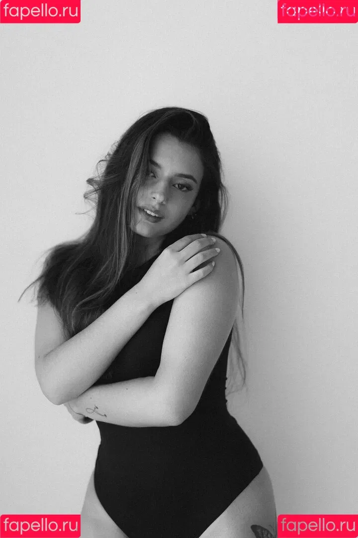 Courtney Miller / co_mill / pikagurlx / typicalvlogs Onlyfans Photo Gallery 