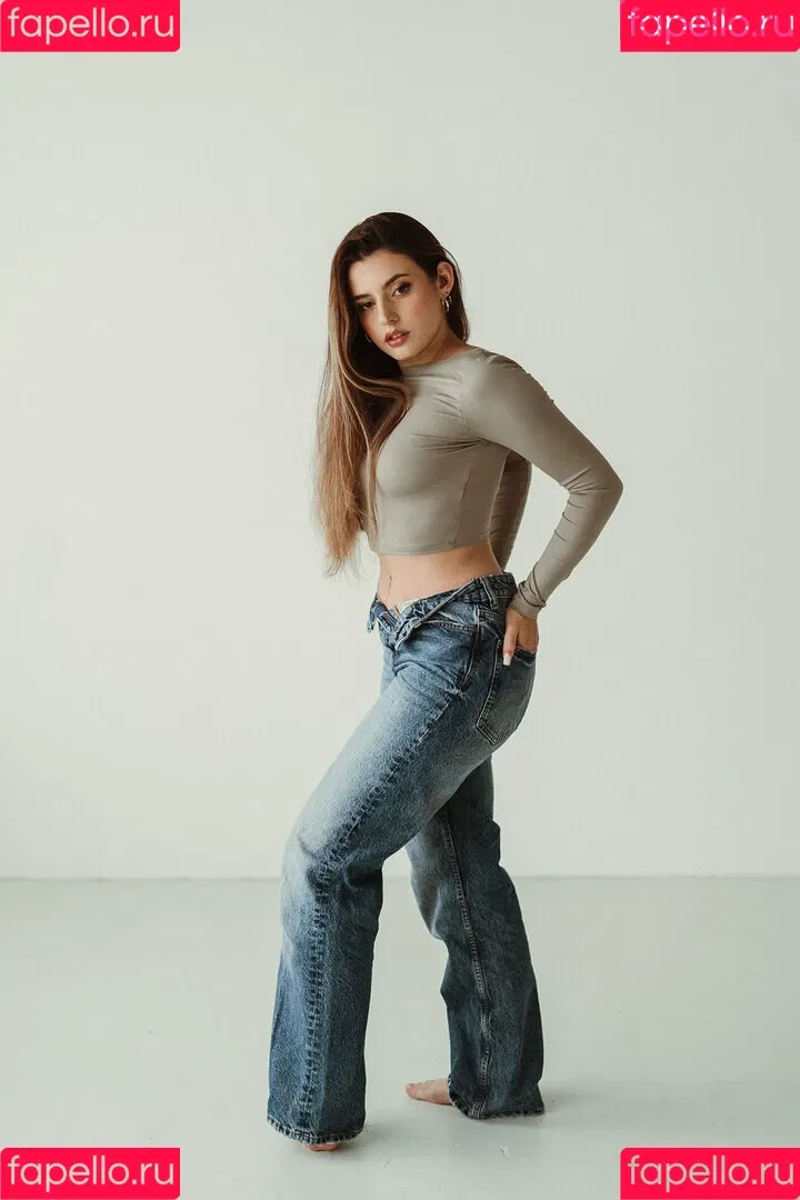 Courtney Miller / co_mill / pikagurlx / typicalvlogs Onlyfans Photo Gallery 