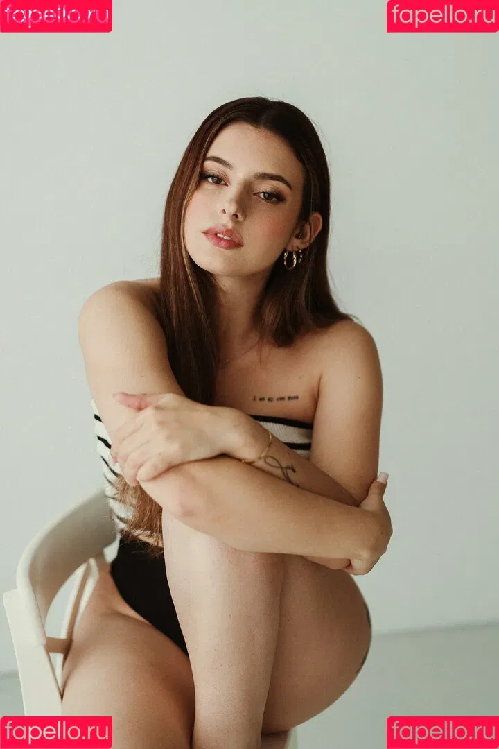 Courtney Miller / co_mill / pikagurlx / typicalvlogs Onlyfans Photo Gallery 