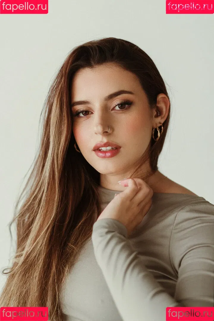 Courtney Miller / co_mill / pikagurlx / typicalvlogs Onlyfans Photo Gallery 