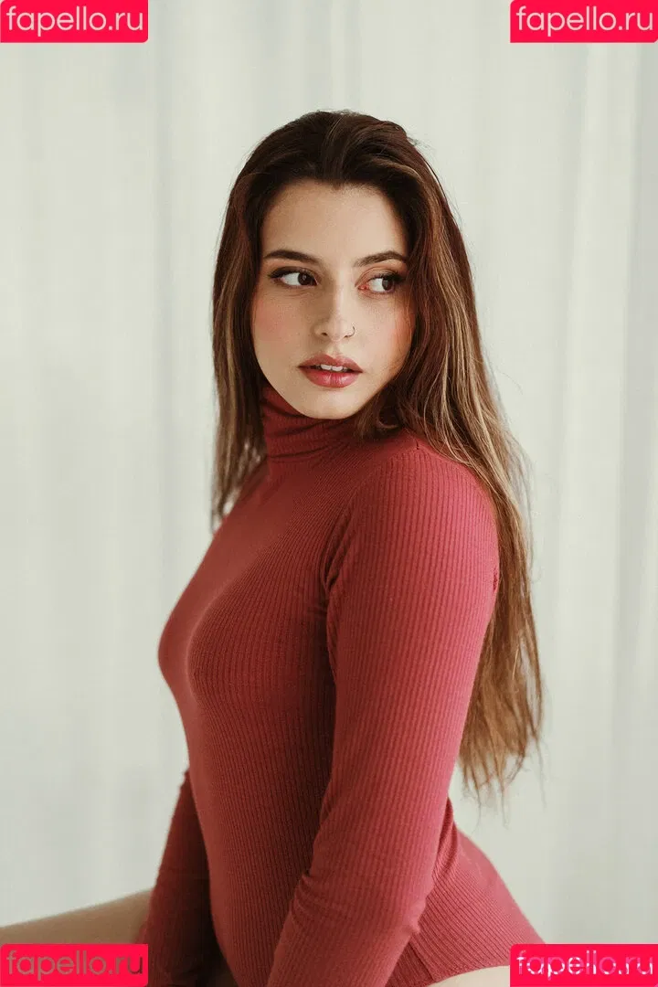 Courtney Miller / co_mill / pikagurlx / typicalvlogs Onlyfans Photo Gallery 