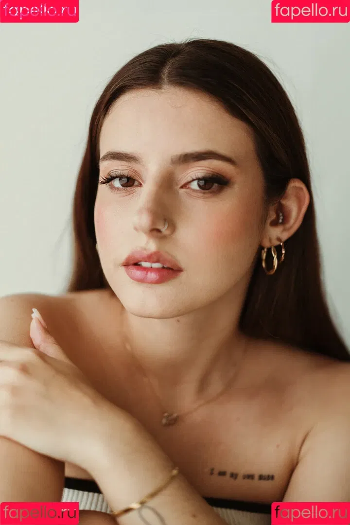 Courtney Miller / co_mill / pikagurlx / typicalvlogs Onlyfans Photo Gallery 