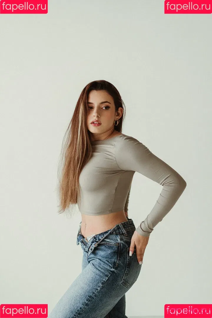 Courtney Miller / co_mill / pikagurlx / typicalvlogs Onlyfans Photo Gallery 