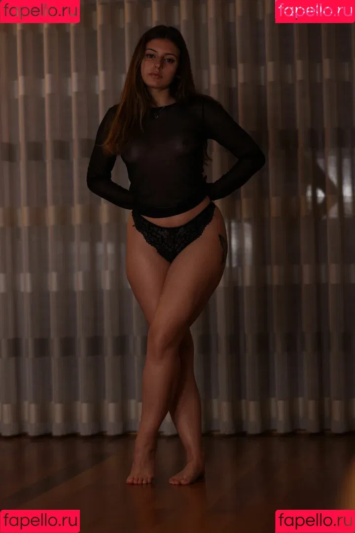 Courtney Miller / co_mill / pikagurlx / typicalvlogs Onlyfans Photo Gallery 