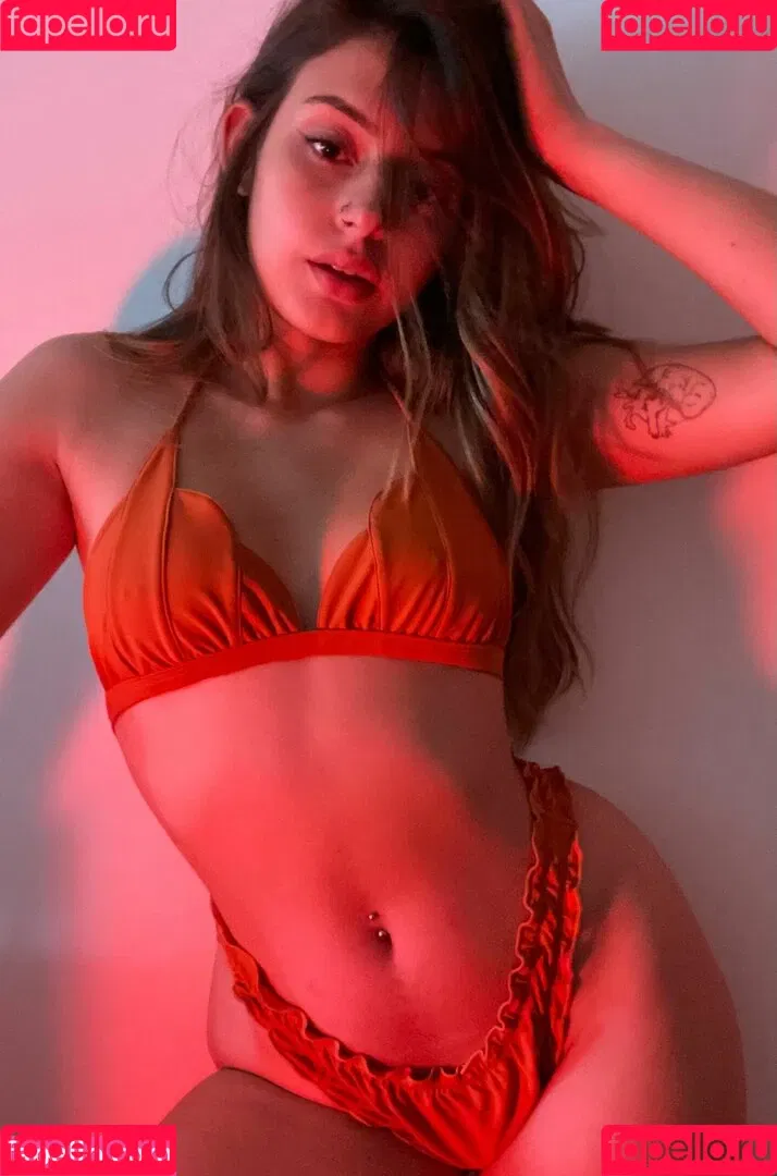 Courtney Miller / co_mill / pikagurlx / typicalvlogs Onlyfans Photo Gallery 