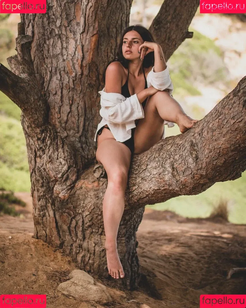 Courtney Miller / co_mill / pikagurlx / typicalvlogs Onlyfans Photo Gallery 