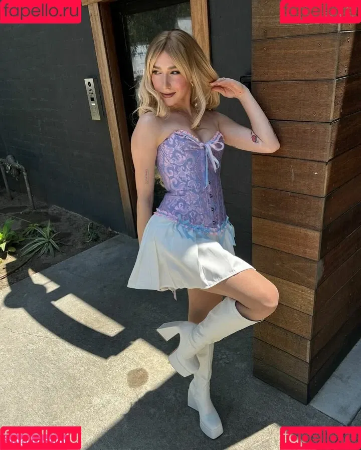 Courtney Miller / co_mill / pikagurlx / typicalvlogs Onlyfans Photo Gallery 
