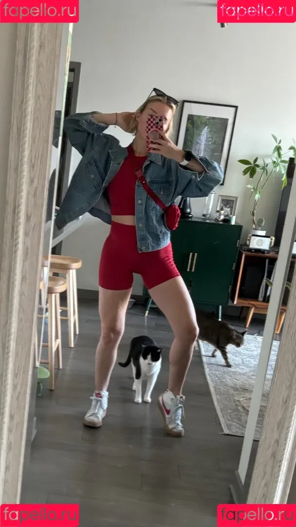 Courtney Miller / co_mill / pikagurlx / typicalvlogs Onlyfans Photo Gallery 