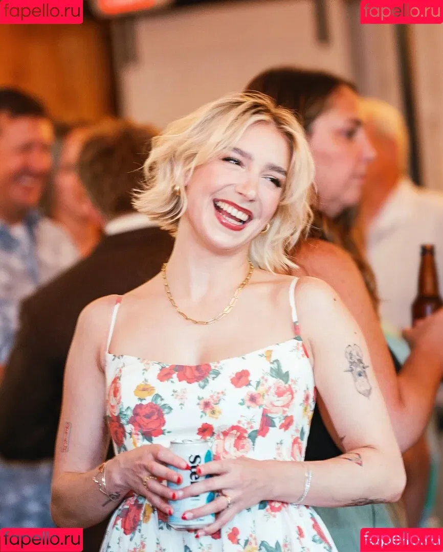 Courtney Miller / co_mill / pikagurlx / typicalvlogs Onlyfans Photo Gallery 