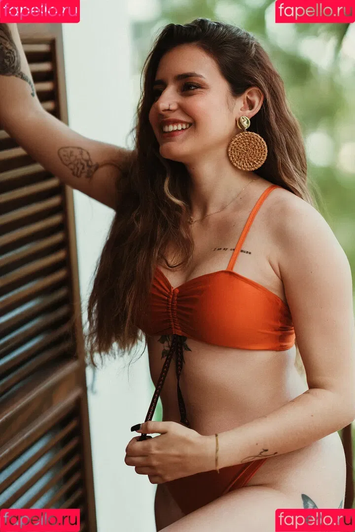 Courtney Miller / co_mill / pikagurlx / typicalvlogs Onlyfans Photo Gallery 