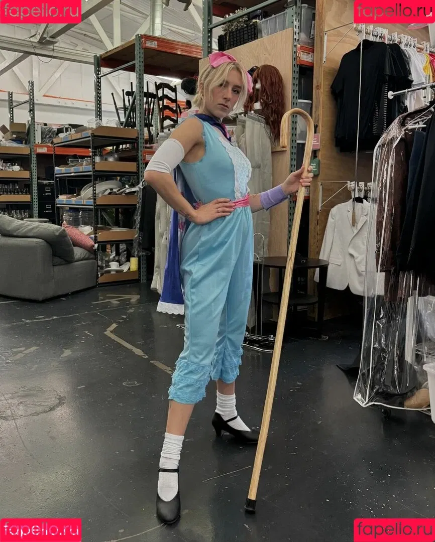 Courtney Miller / co_mill / pikagurlx / typicalvlogs Onlyfans Photo Gallery 