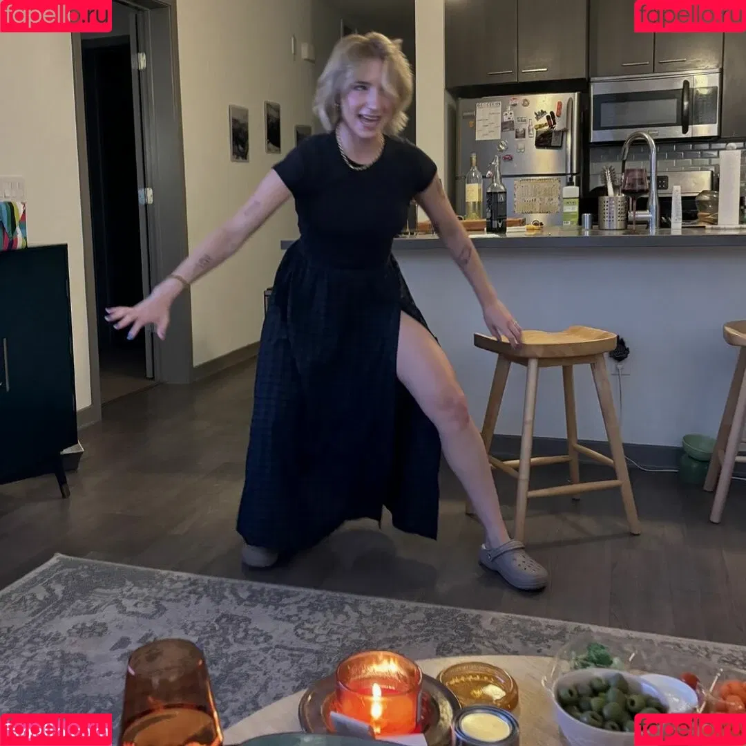Courtney Miller / co_mill / pikagurlx / typicalvlogs Onlyfans Photo Gallery 