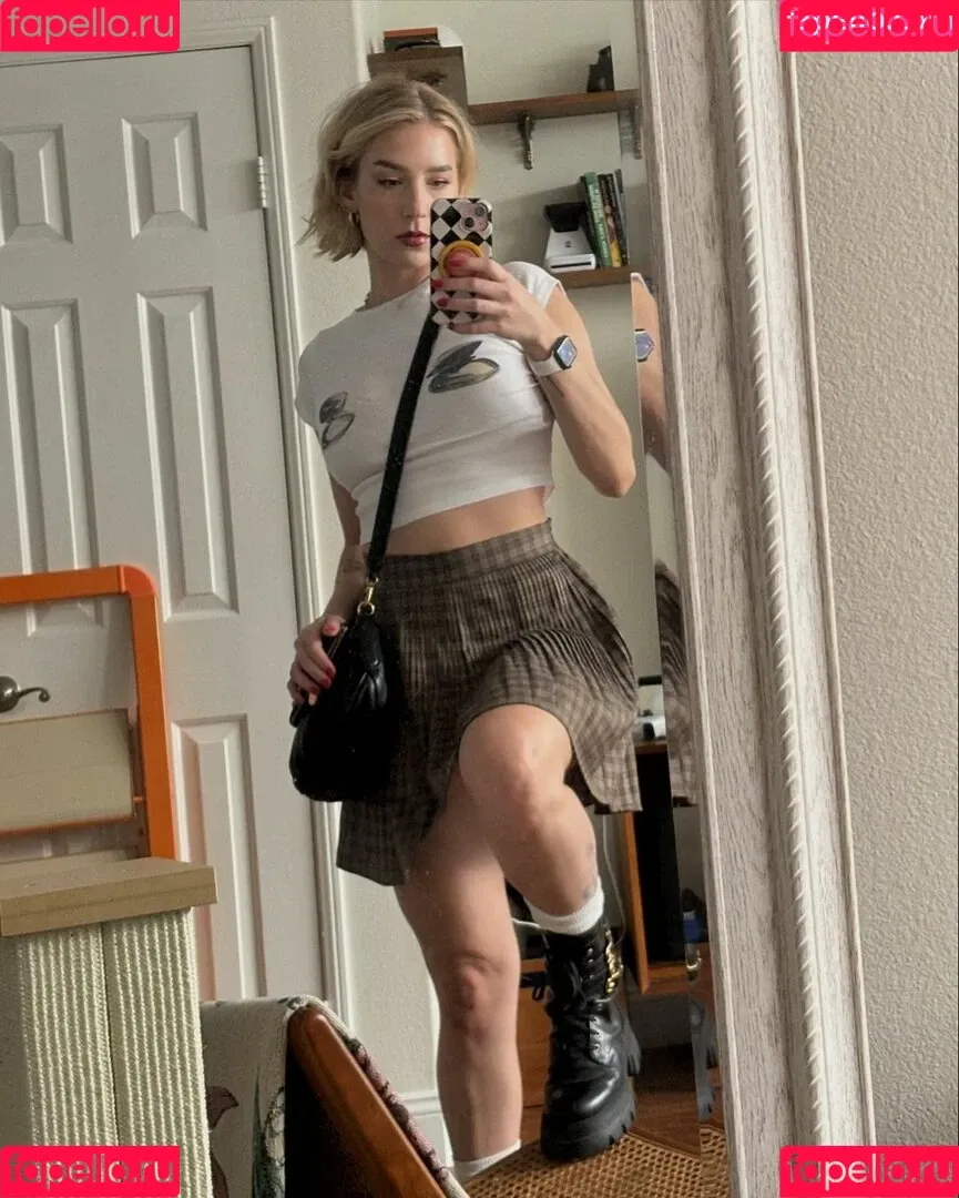 Courtney Miller / co_mill / pikagurlx / typicalvlogs Onlyfans Photo Gallery 