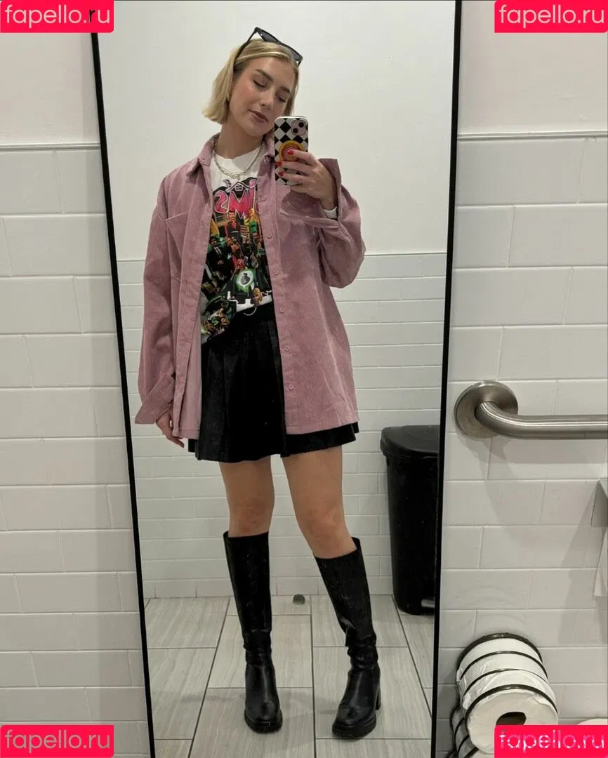 Courtney Miller / co_mill / pikagurlx / typicalvlogs Onlyfans Photo Gallery 