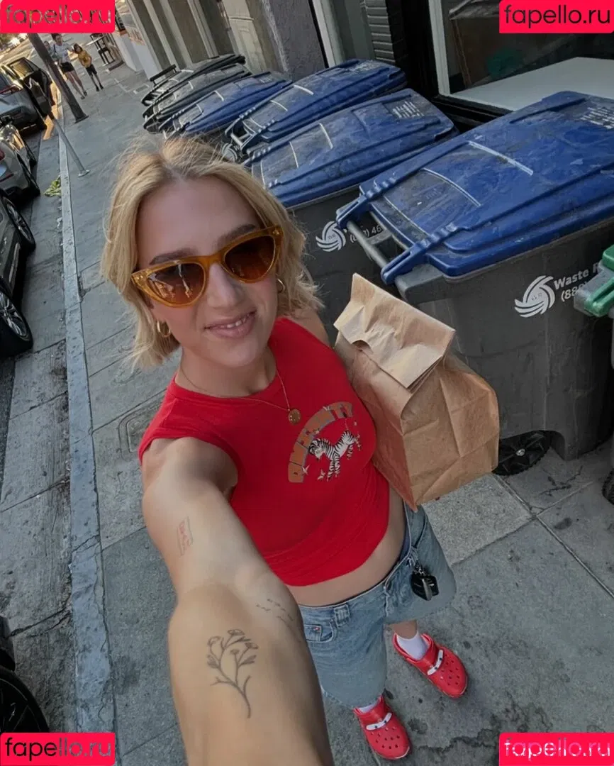 Courtney Miller / co_mill / pikagurlx / typicalvlogs Onlyfans Photo Gallery 