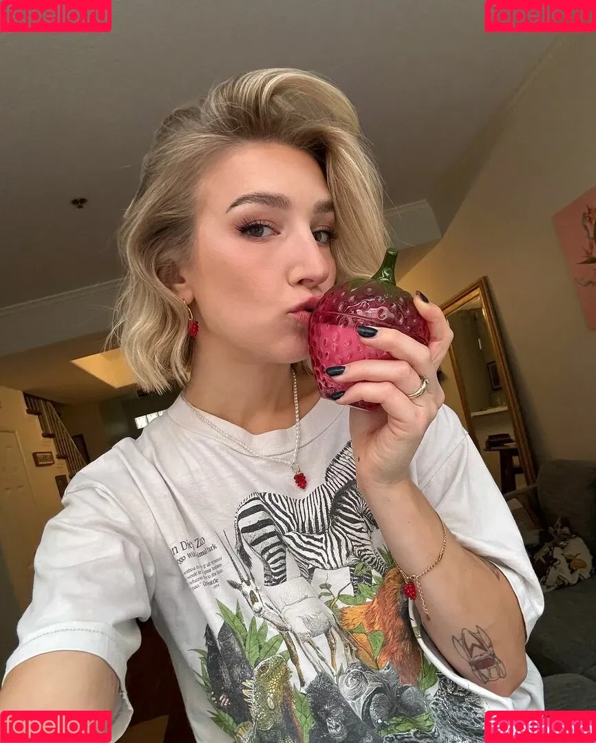 Courtney Miller / co_mill / pikagurlx / typicalvlogs Onlyfans Photo Gallery 