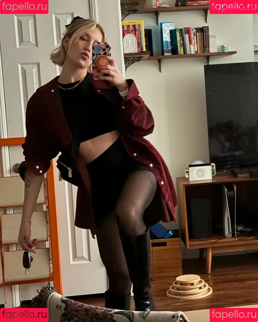 Courtney Miller / co_mill / pikagurlx / typicalvlogs Onlyfans Photo Gallery 