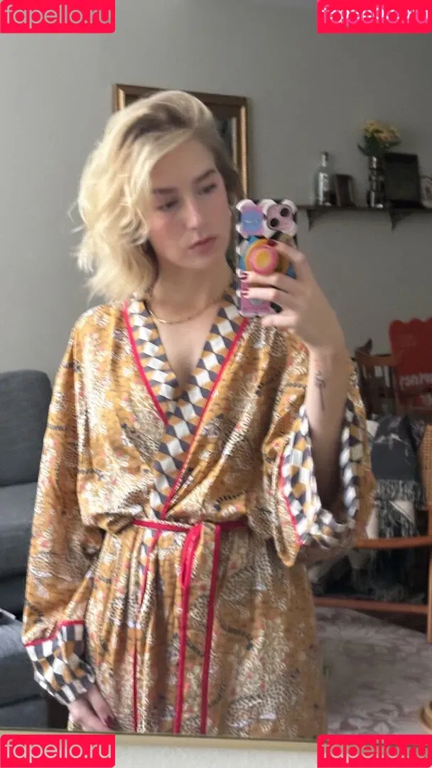 Courtney Miller / co_mill / pikagurlx / typicalvlogs Onlyfans Photo Gallery 