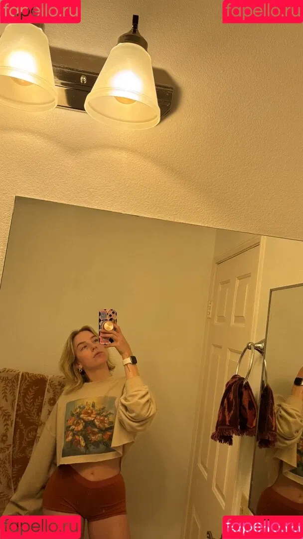 Courtney Miller / co_mill / pikagurlx / typicalvlogs Onlyfans Photo Gallery 