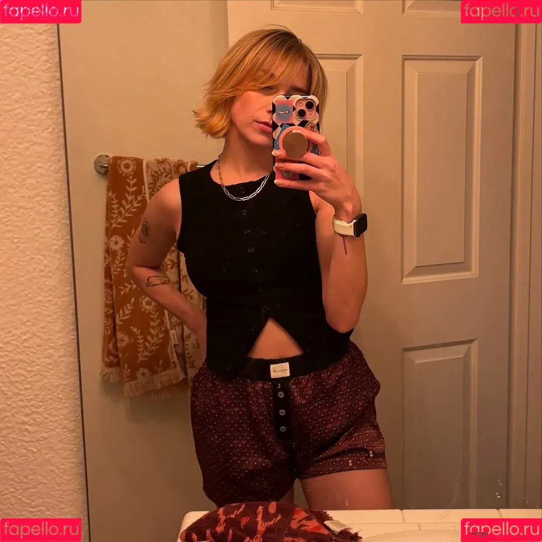 Courtney Miller / co_mill / pikagurlx / typicalvlogs Onlyfans Photo Gallery 