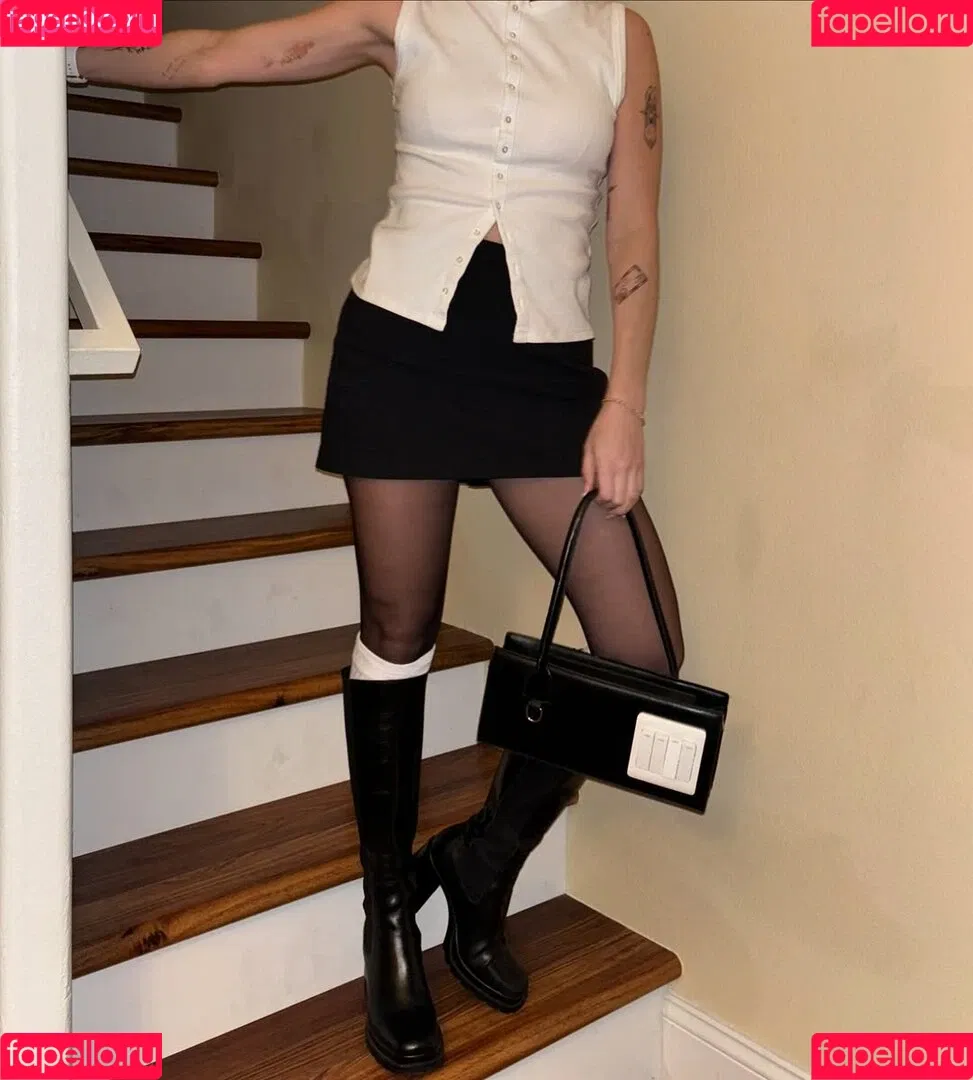 Courtney Miller / co_mill / pikagurlx / typicalvlogs Onlyfans Photo Gallery 