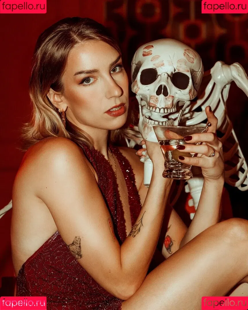 Courtney Miller / co_mill / pikagurlx / typicalvlogs Onlyfans Photo Gallery 