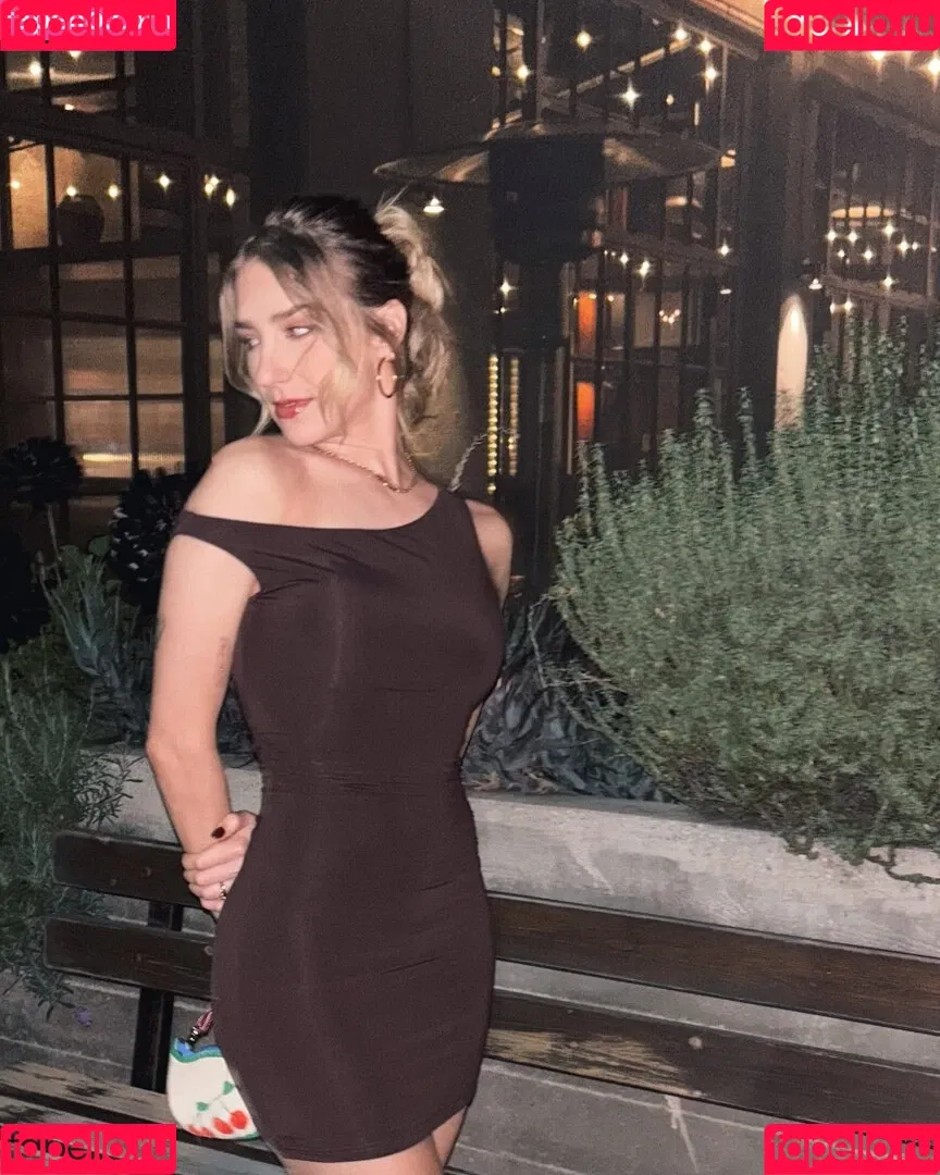 Courtney Miller / co_mill / pikagurlx / typicalvlogs Onlyfans Photo Gallery 