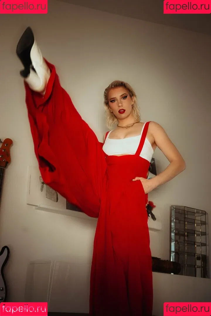 Courtney Miller / co_mill / pikagurlx / typicalvlogs Onlyfans Photo Gallery 