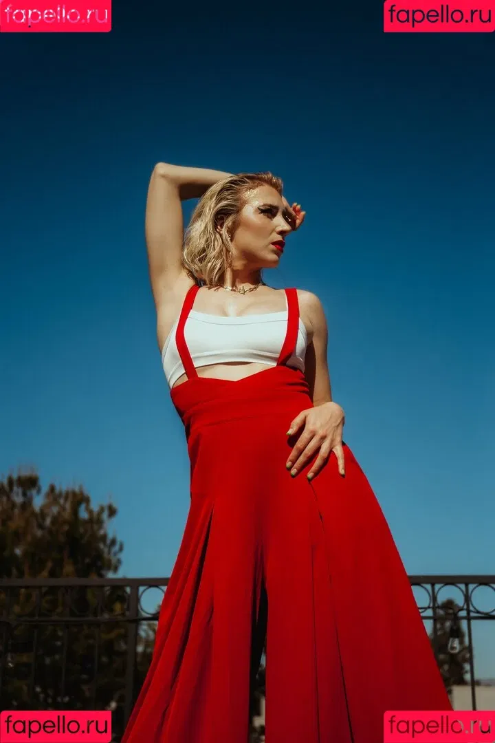 Courtney Miller / co_mill / pikagurlx / typicalvlogs Onlyfans Photo Gallery 